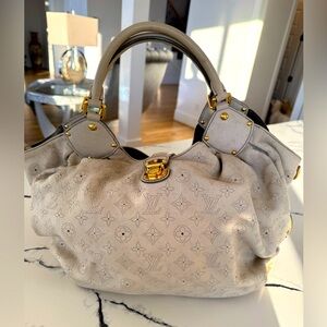 Louis Vuitton Mahina bag. EUC